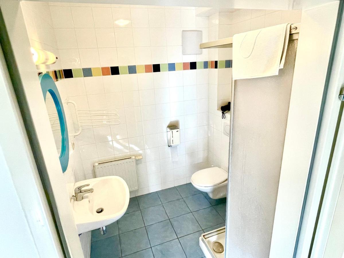 Hostel Gaestezimmer Rothneusiedl *